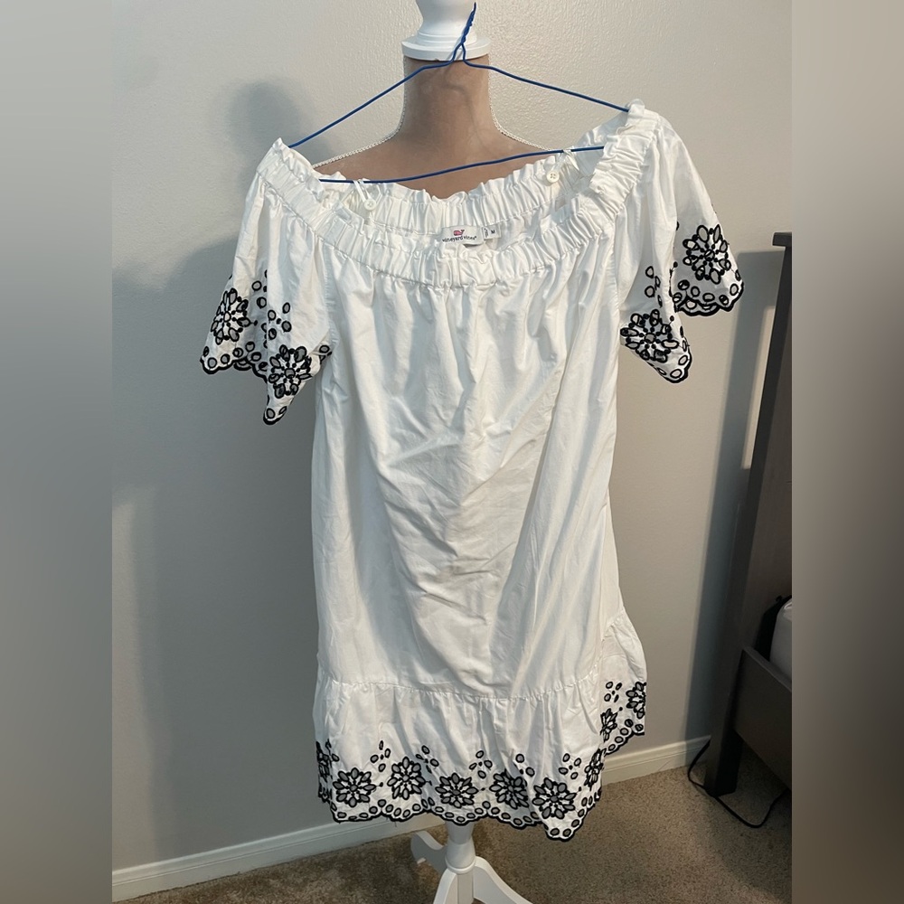 Vineyard Vines White Dress with Black Embroidery